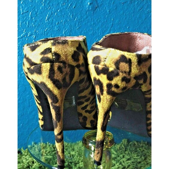 Green leopard print mule heel w/rhinestone accents Size 7.5 Fashion Nova - Picture 4 of 7